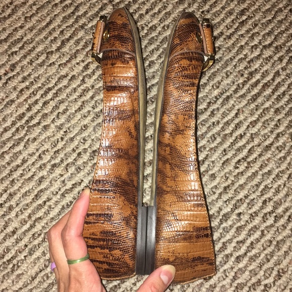 SOLD❗️Michael Kors Flat - Picture 3 of 5